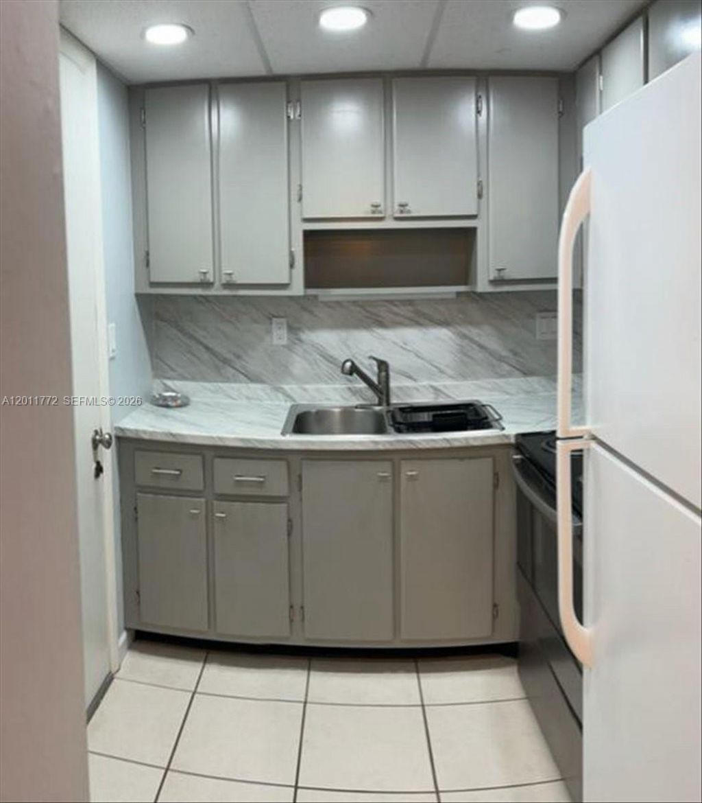 3000 NE 16th Ave , Unit 405, Oakland Park, FL 33334 Photo