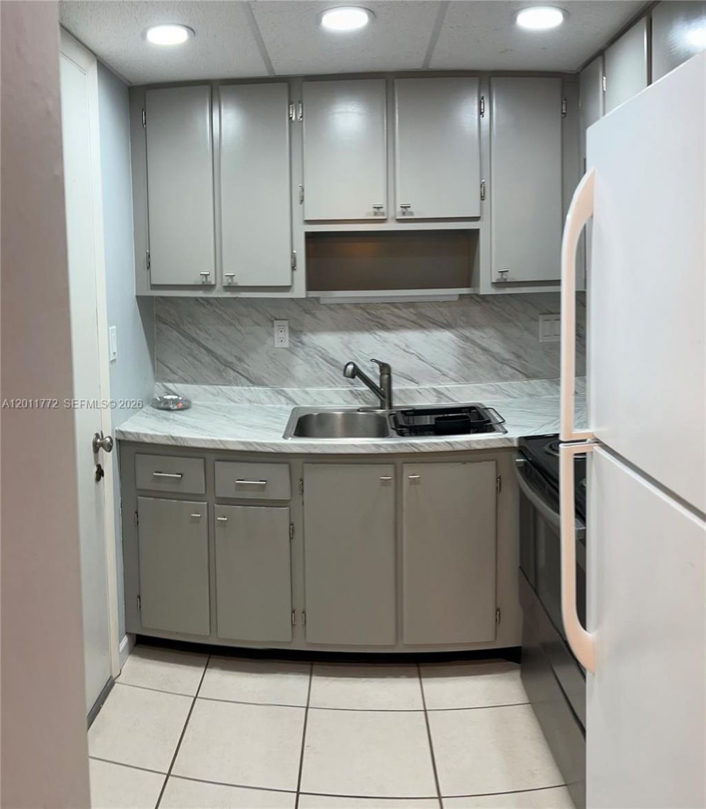3000 NE 16th Ave , Unit 405, Oakland Park, FL 33334 Photo
