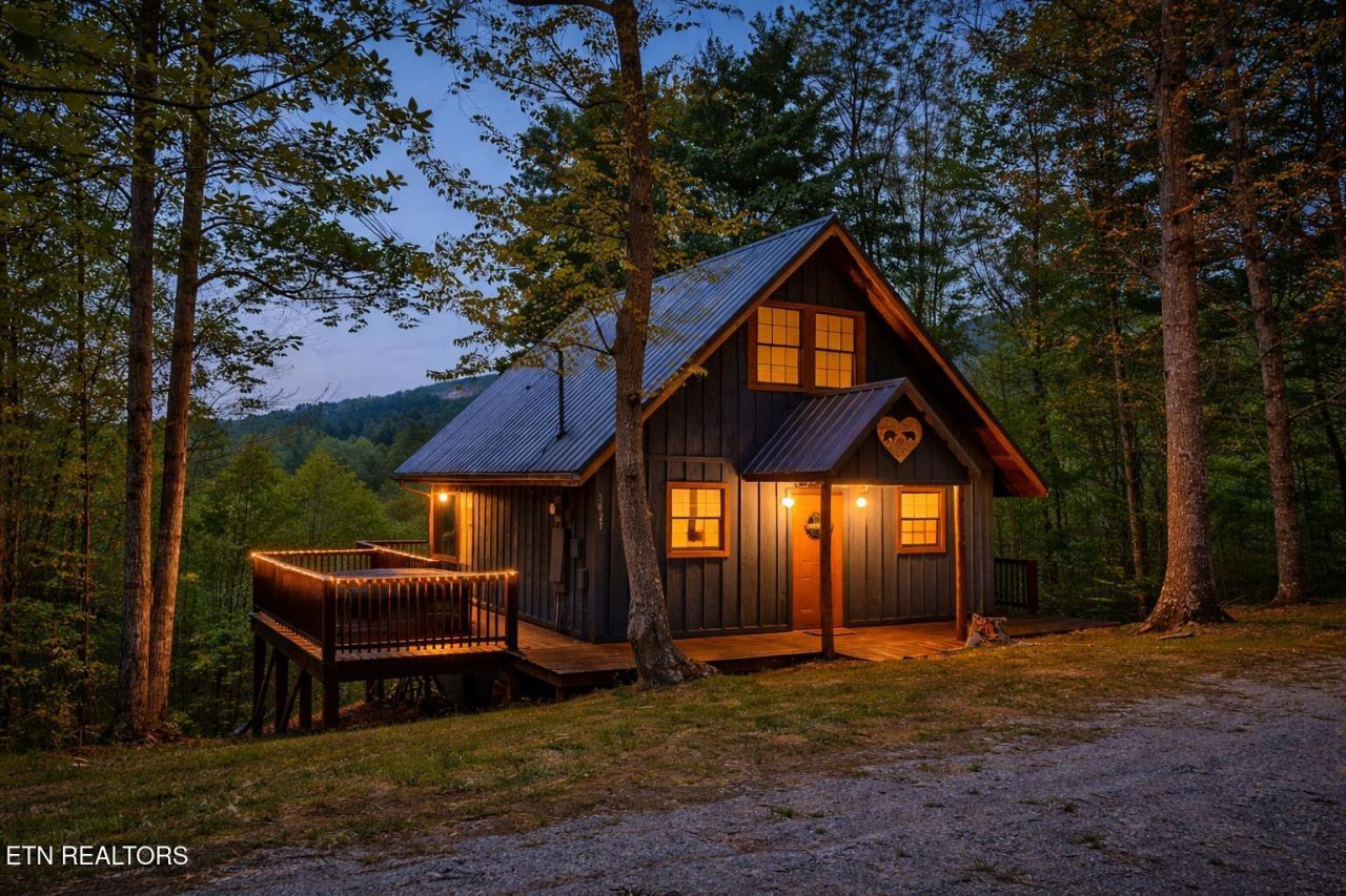 3827 Getta Way, Gatlinburg, TN 37738 Main Photo