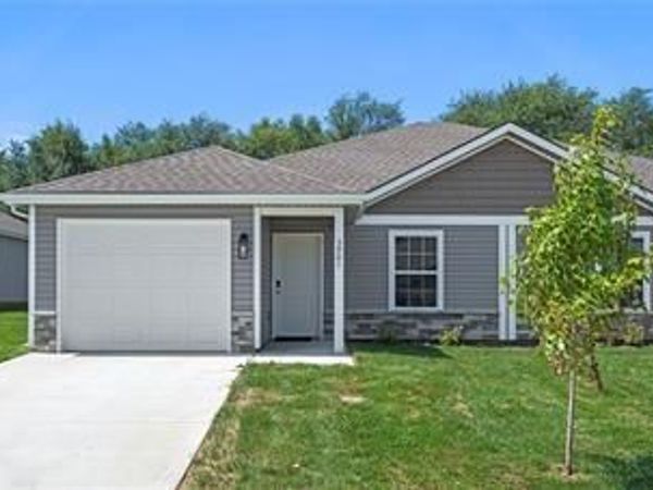 3826 NW 93rd Street, Kansas City, MO 64154