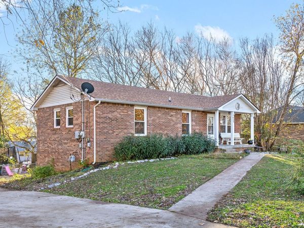 434 Bluff Dr , Clarksville, TN 37043
