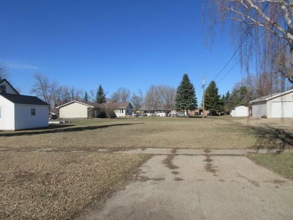 275 3rd Street , Minto, ND 58261
