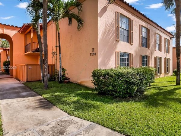 7200 Fairway Dr , Unit H12, Miami Lakes, FL 33014