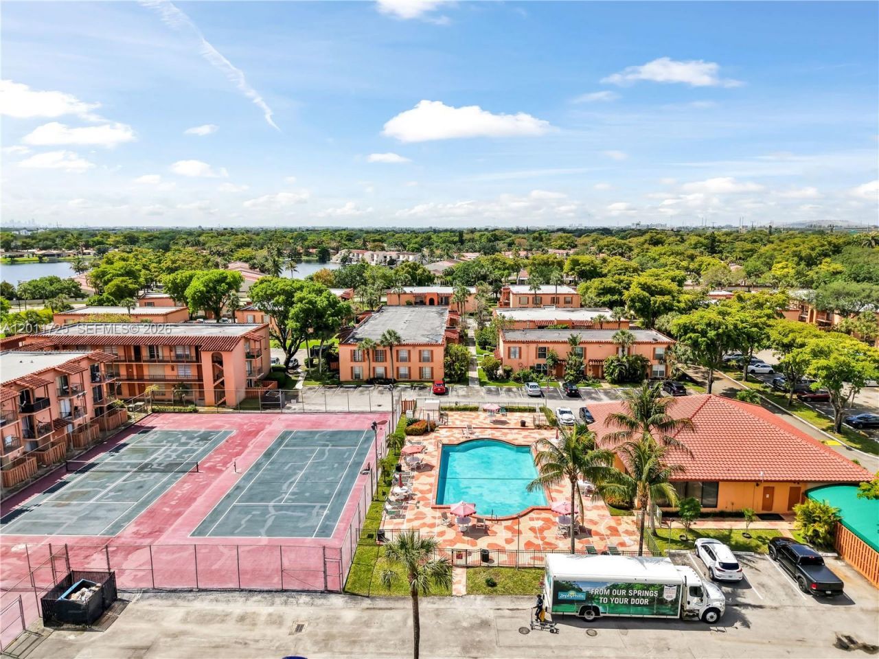 7200 Fairway Dr, Unit H12, Miami Lakes, FL 33014 Photo