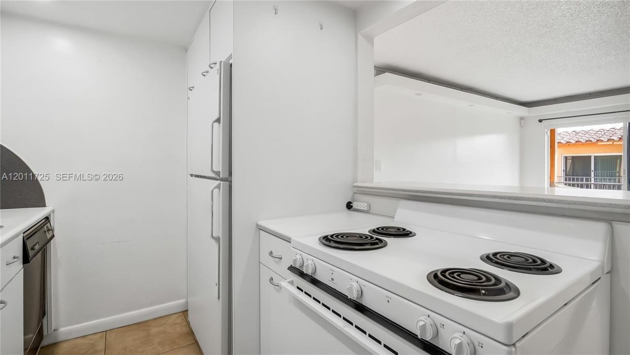 7200 Fairway Dr, Unit H12, Miami Lakes, FL 33014 Photo