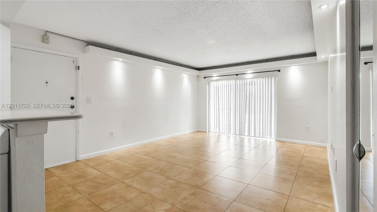 7200 Fairway Dr, Unit H12, Miami Lakes, FL 33014 Photo