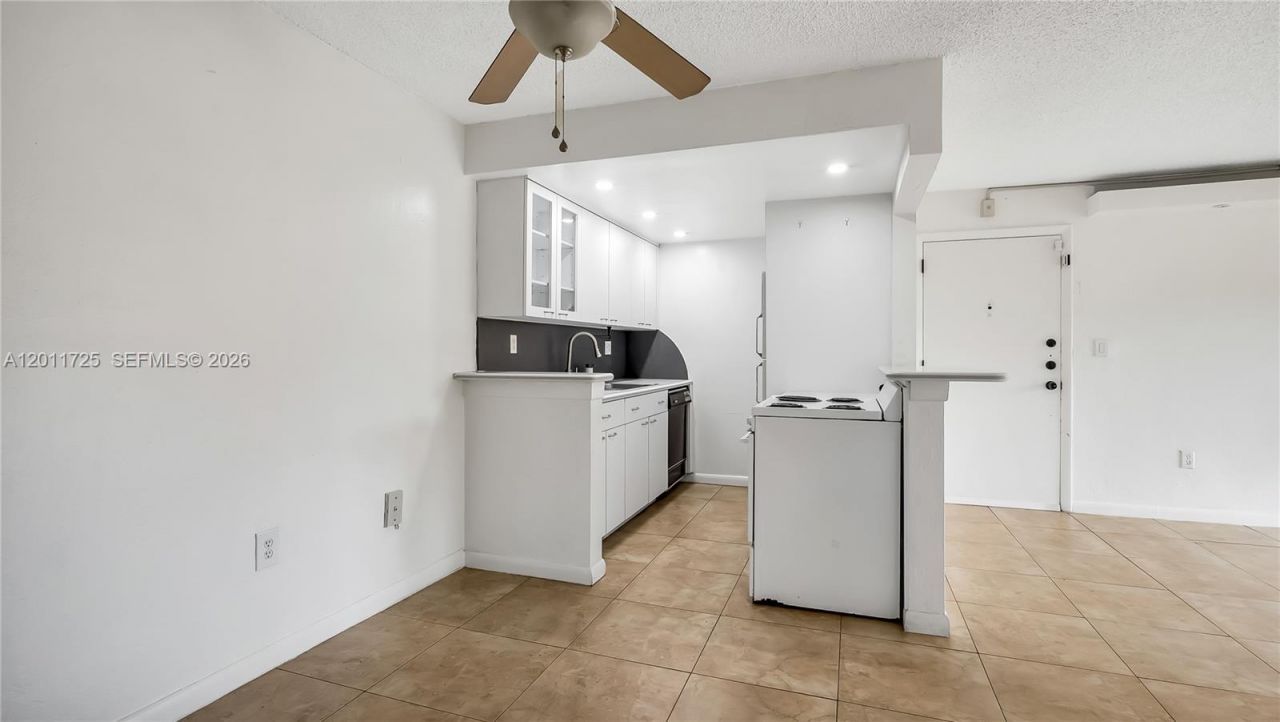 7200 Fairway Dr, Unit H12, Miami Lakes, FL 33014 Photo