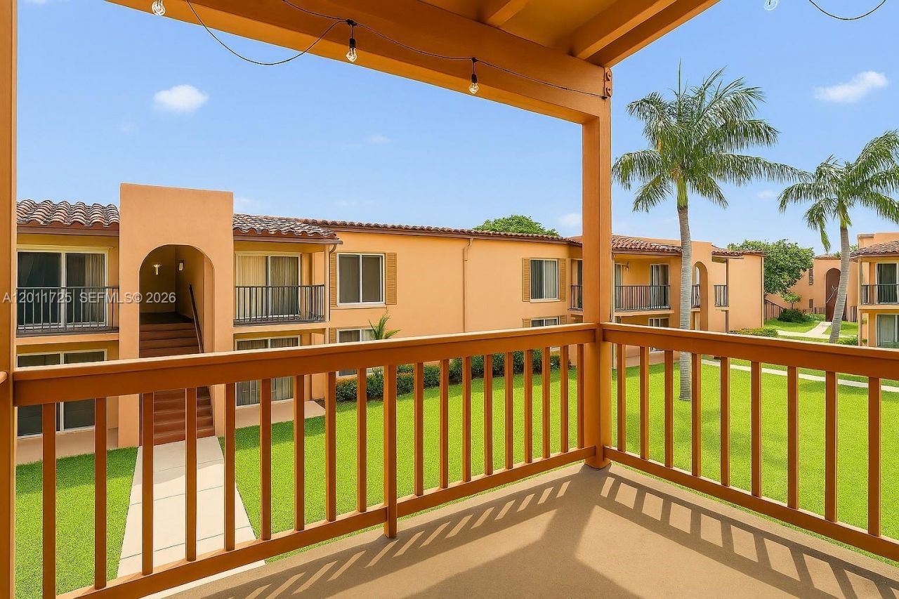 7200 Fairway Dr, Unit H12, Miami Lakes, FL 33014 Photo