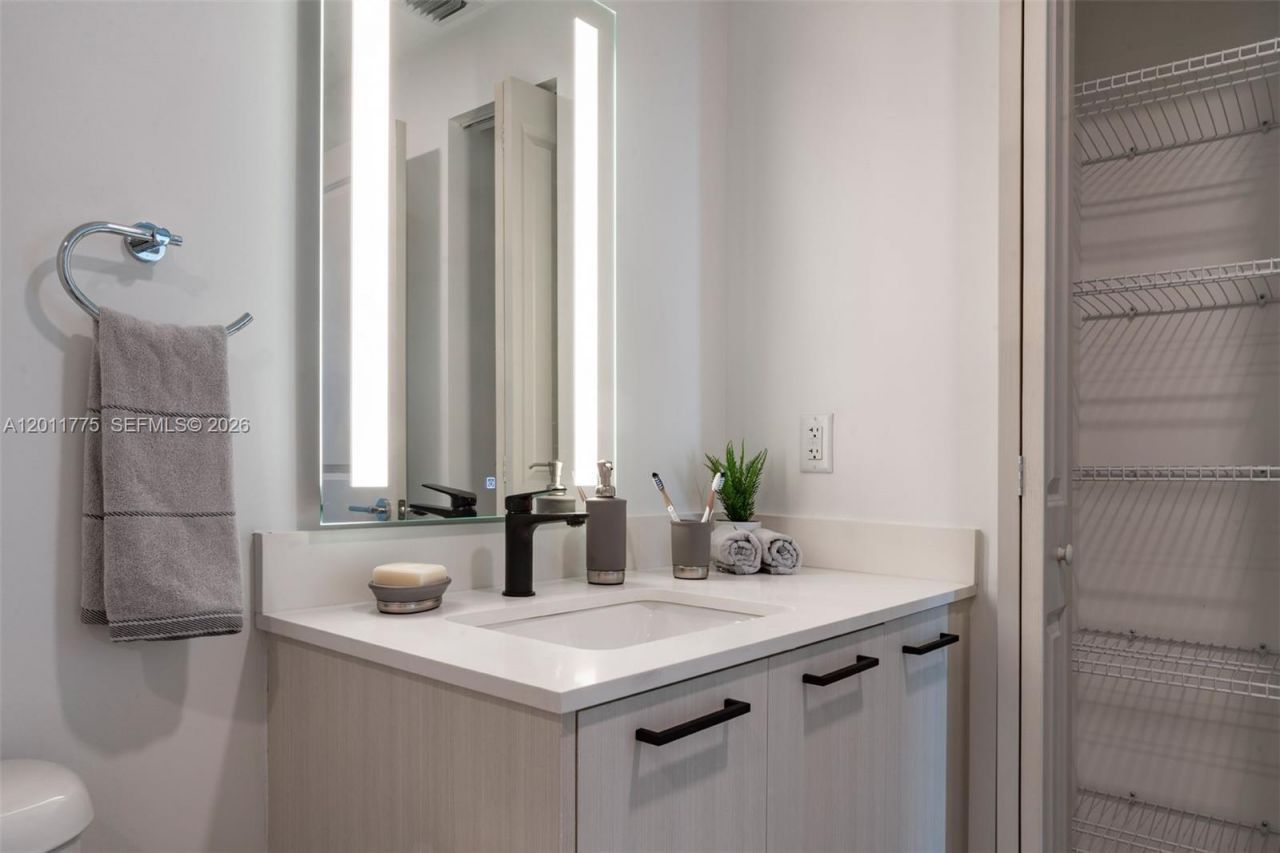221 SW 12th St , Unit 217, Miami, FL 33130 Photo