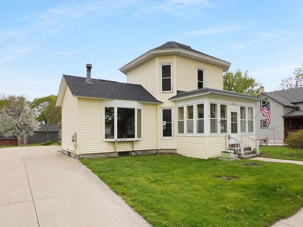 428 Lyman STREET, Oconomowoc, WI 53066