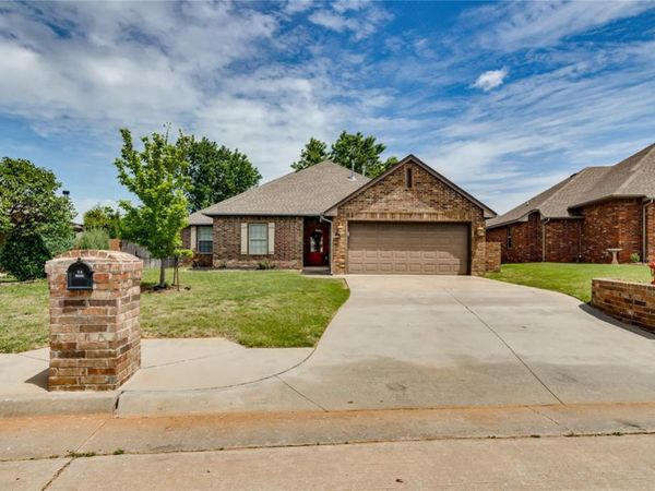 7020 E Cherokee Crossing, Warr Acres, OK 73132