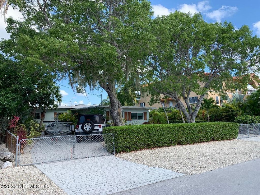 1136 W Shore Drive, Big Pine Key, FL 33043 Photo