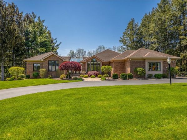 9 Abbey Woods , Pittsford, NY 14534