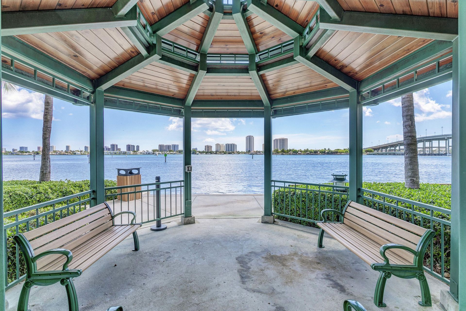 2640 Lake Shore Drive, Unit 2014, Riviera Beach, FL 33404 Photo