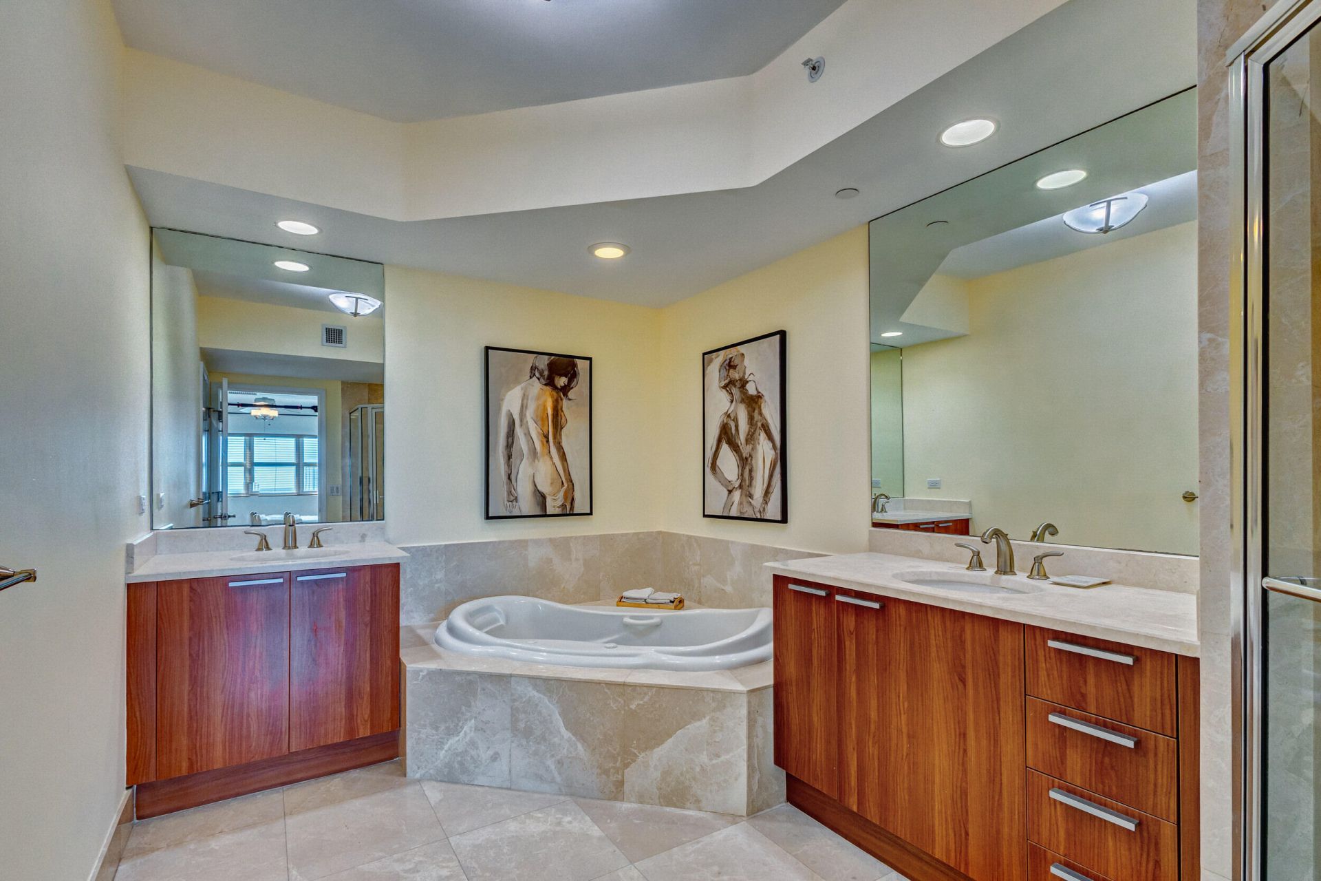 2640 Lake Shore Drive, Unit 2014, Riviera Beach, FL 33404 Photo