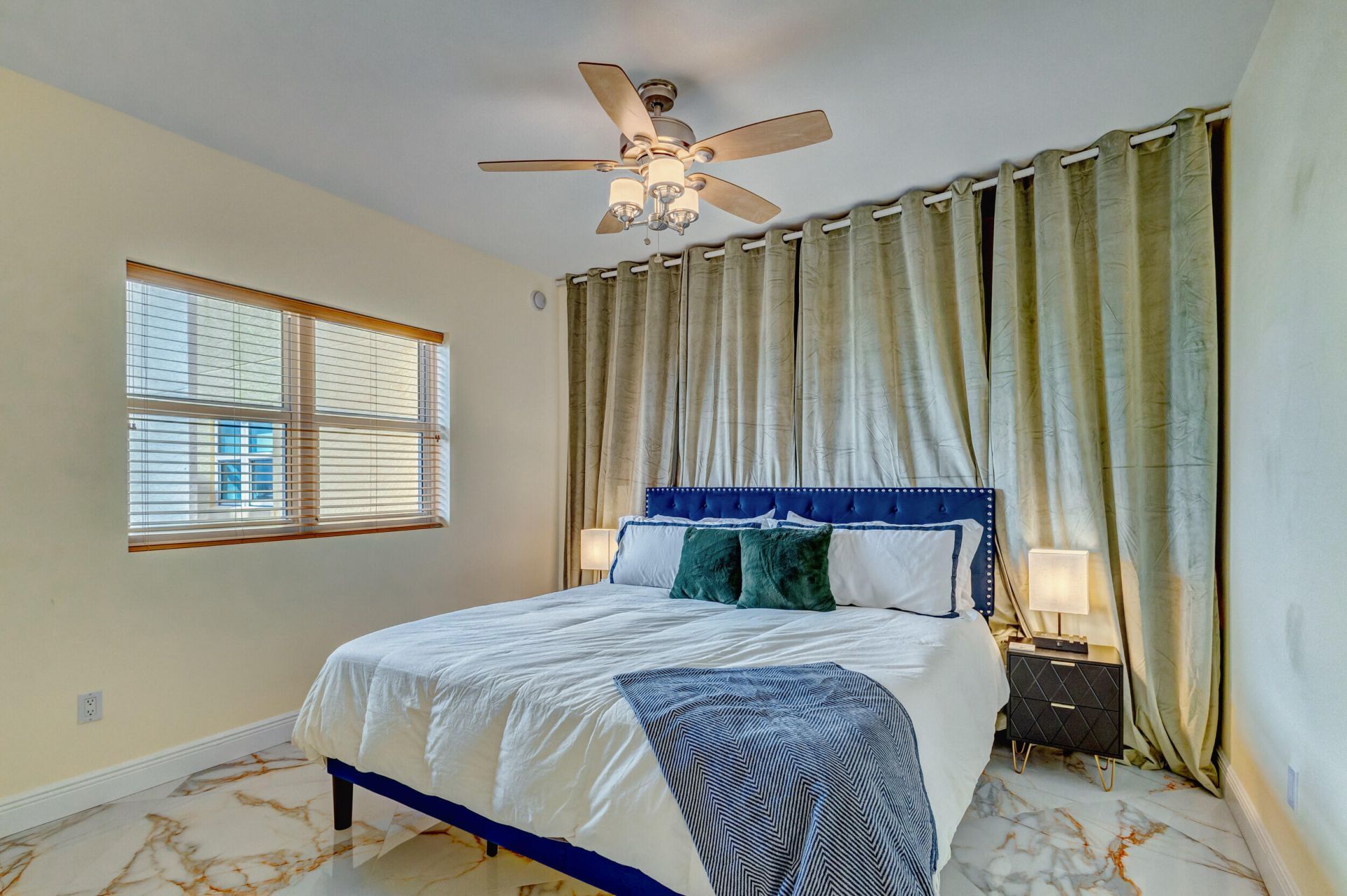 2640 Lake Shore Drive, Unit 2014, Riviera Beach, FL 33404 Photo