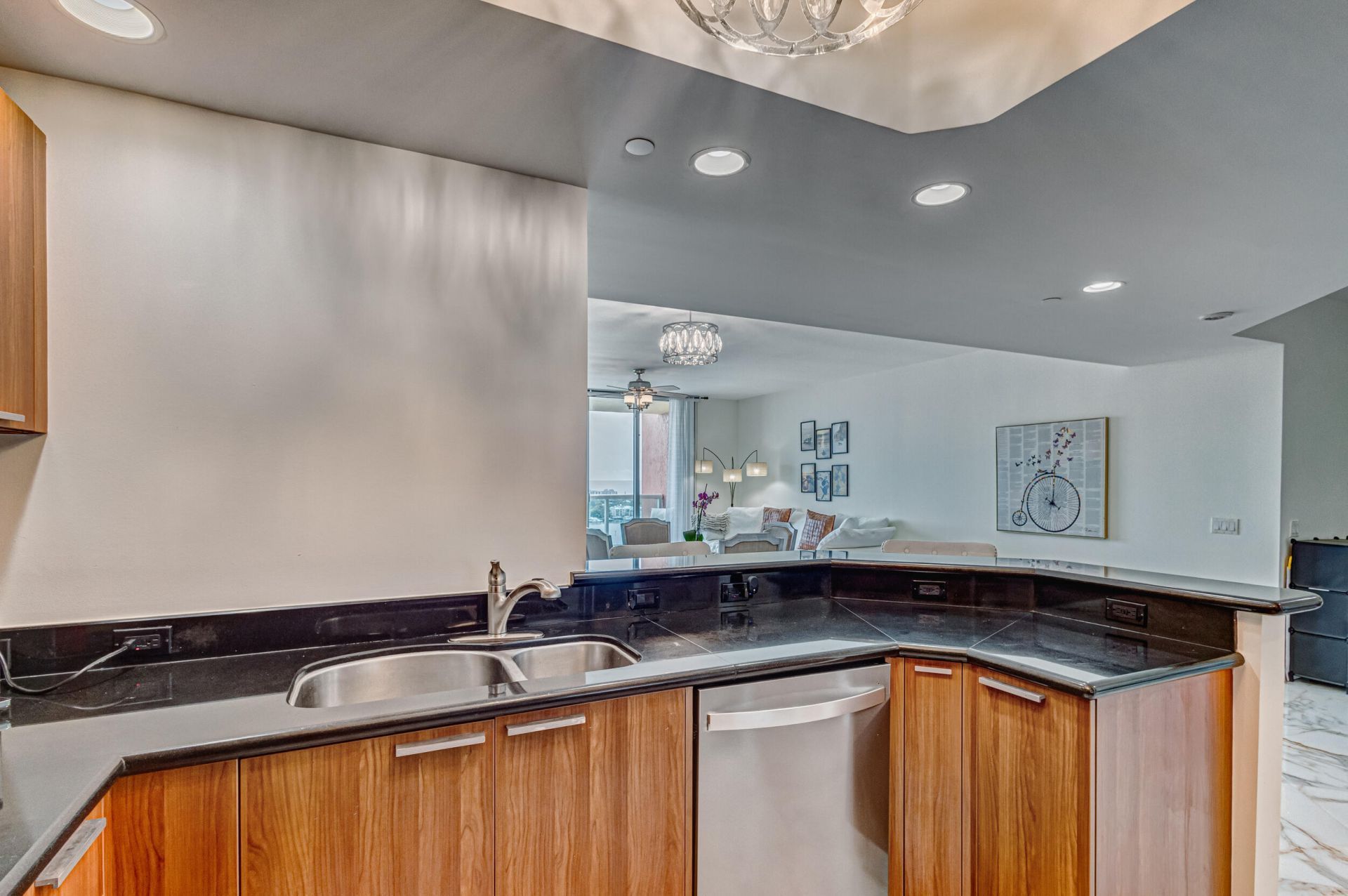 2640 Lake Shore Drive, Unit 2014, Riviera Beach, FL 33404 Photo