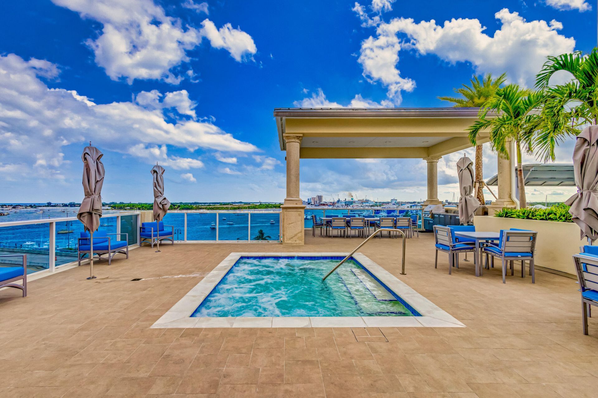 2640 Lake Shore Drive, Unit 2014, Riviera Beach, FL 33404 Photo