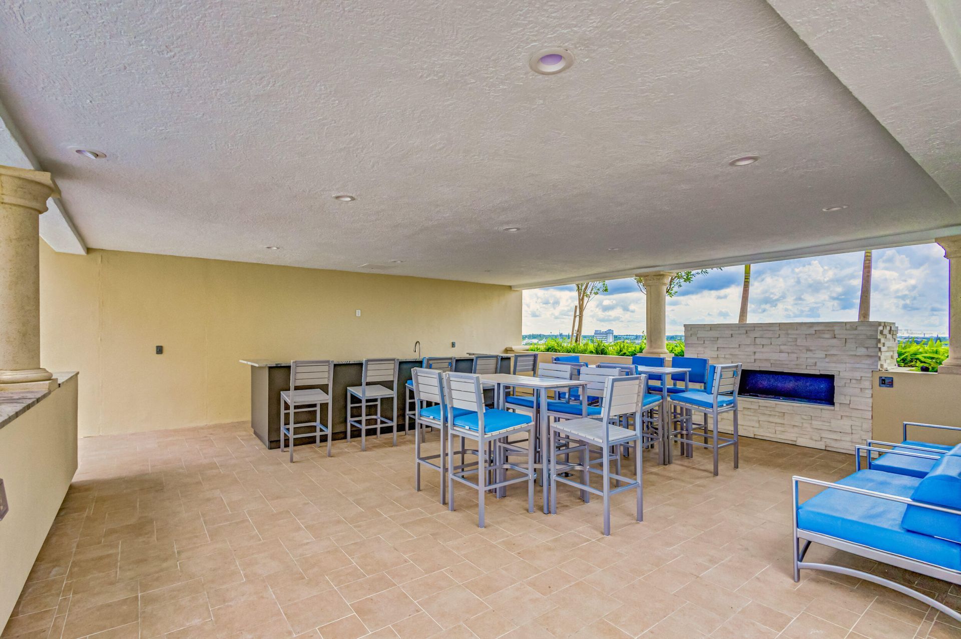 2640 Lake Shore Drive, Unit 2014, Riviera Beach, FL 33404 Photo
