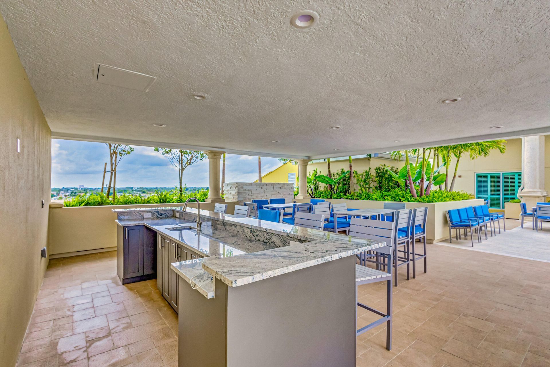 2640 Lake Shore Drive, Unit 2014, Riviera Beach, FL 33404 Photo
