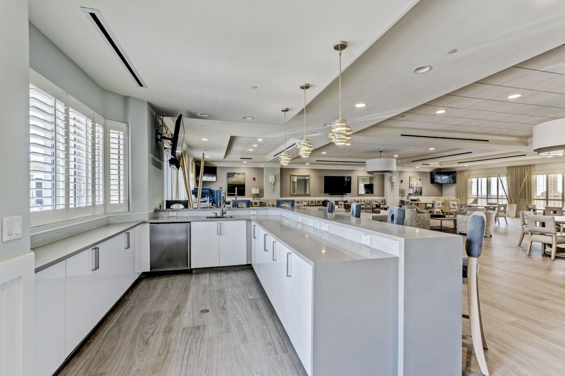 2640 Lake Shore Drive, Unit 2014, Riviera Beach, FL 33404 Photo