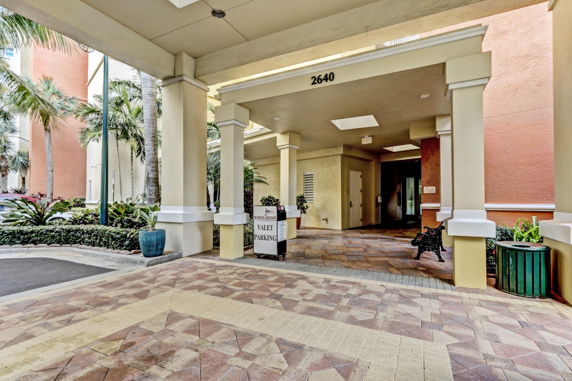 2640 Lake Shore Drive, Unit 2014, Riviera Beach, FL 33404 Photo