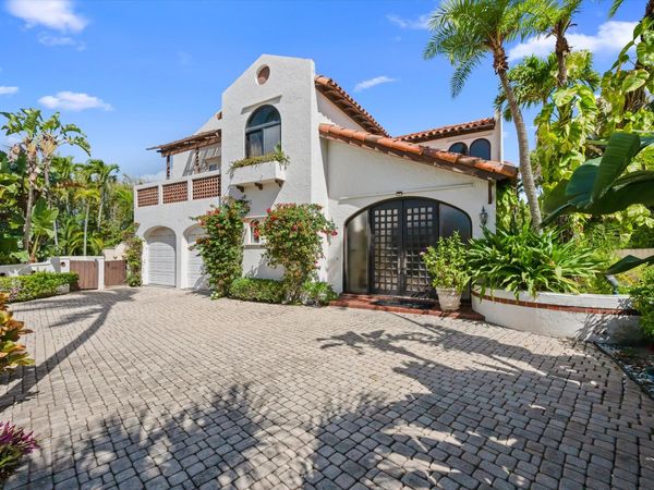 23 Sloans Curve Drive, Palm Beach, FL 33480