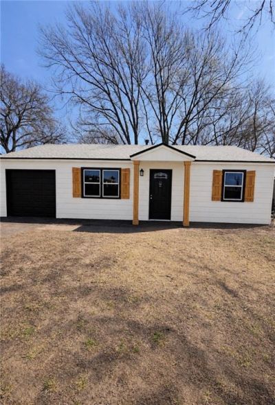 7017 N Campbell Street, Kansas City, MO 64118 Main Photo