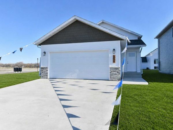 6809 Deer Creek Loop, Horace, ND 58047