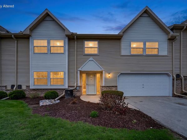 390 Dustin Dr, Brookfield, WI 53045