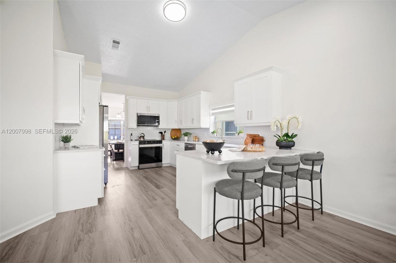 131 NW 187th Ave, Pembroke Pines, FL 33029 Photo