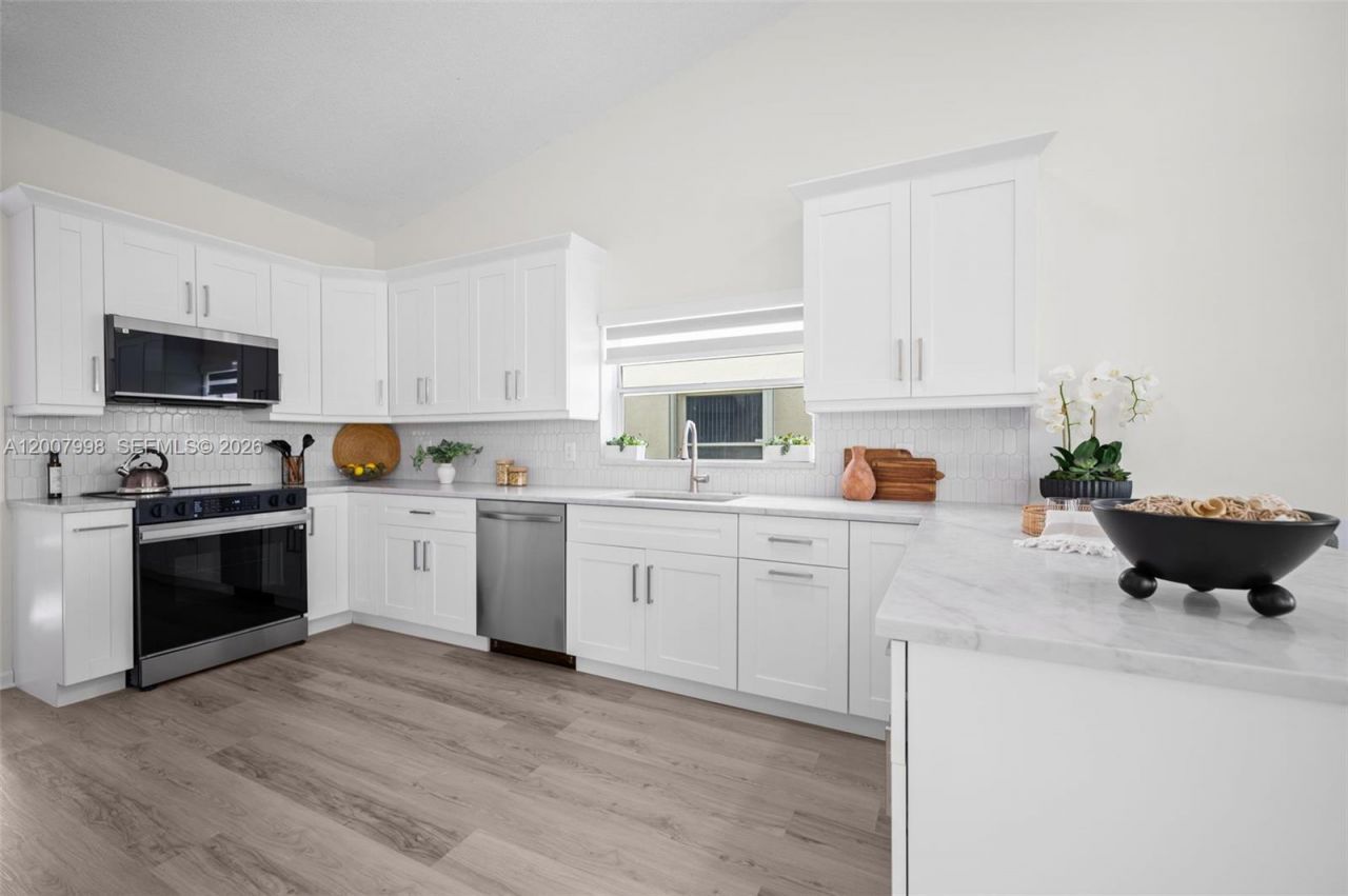 131 NW 187th Ave, Pembroke Pines, FL 33029 Photo