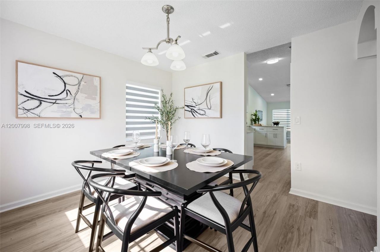 131 NW 187th Ave, Pembroke Pines, FL 33029 Photo