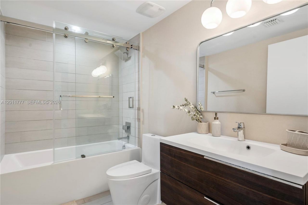 9940 W Bay Harbor Dr, Unit 5F-N, Bay Harbor Islands, FL 33154 Photo