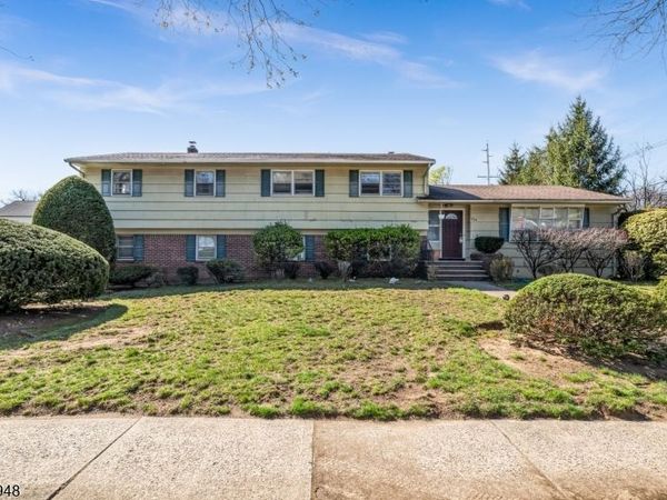204 Tryon Pl, Paramus, NJ 07652