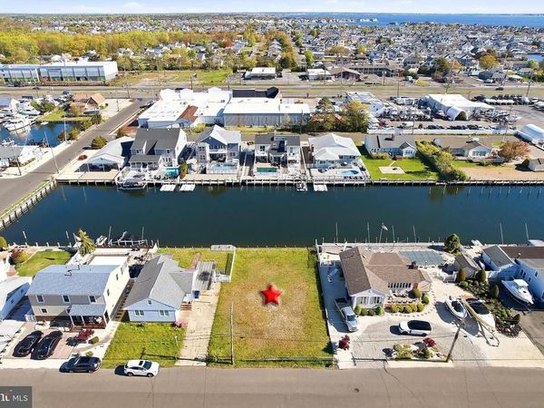 10 CRUISER CT, TOMS RIVER, NJ 08753