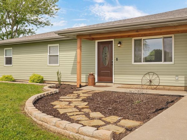 1452 Slagle Road , Bolivar, MO 65613