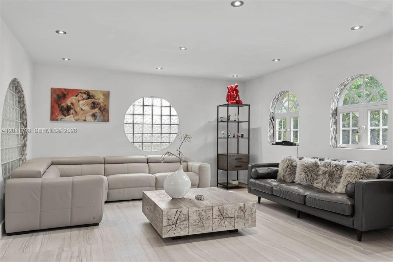 6921 Trouville Esplanade, Miami Beach, FL 33141 Photo
