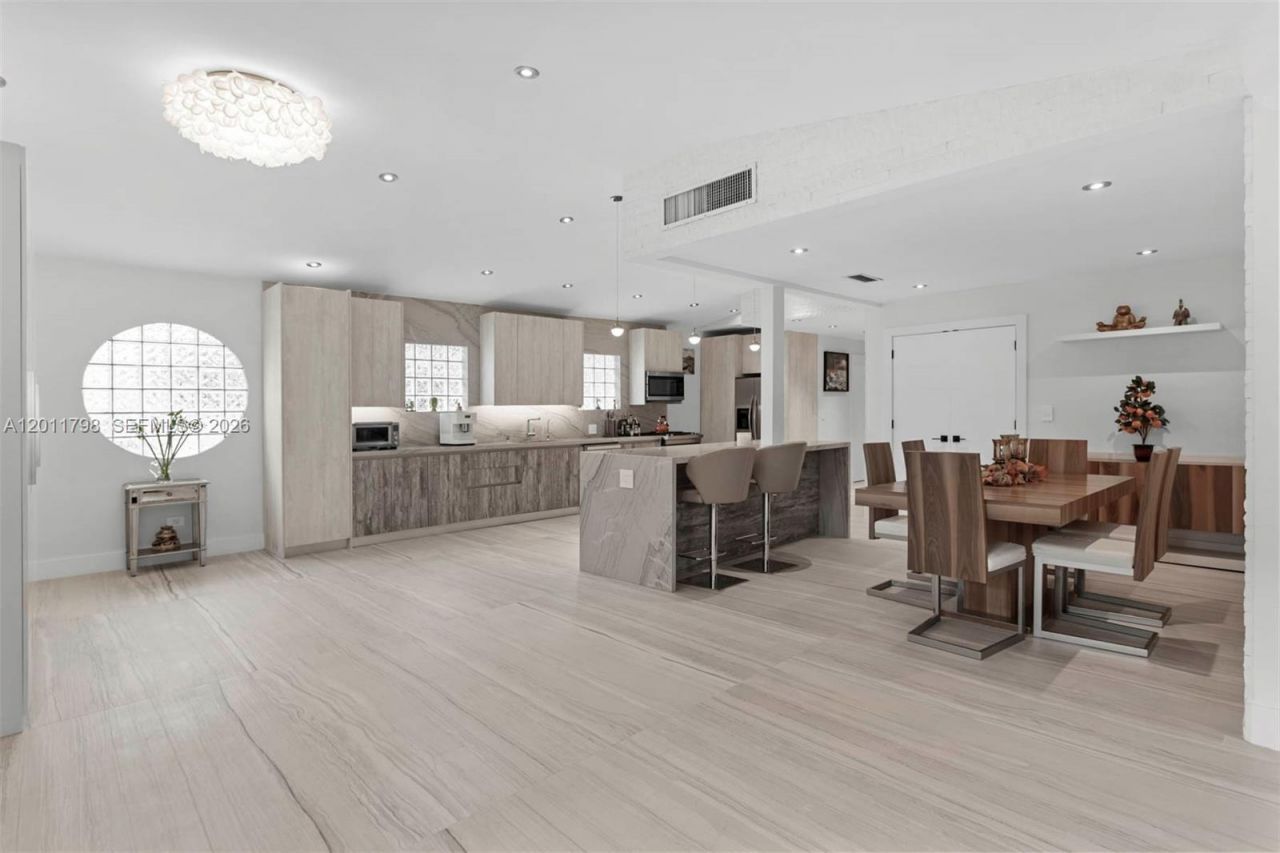 6921 Trouville Esplanade, Miami Beach, FL 33141 Photo