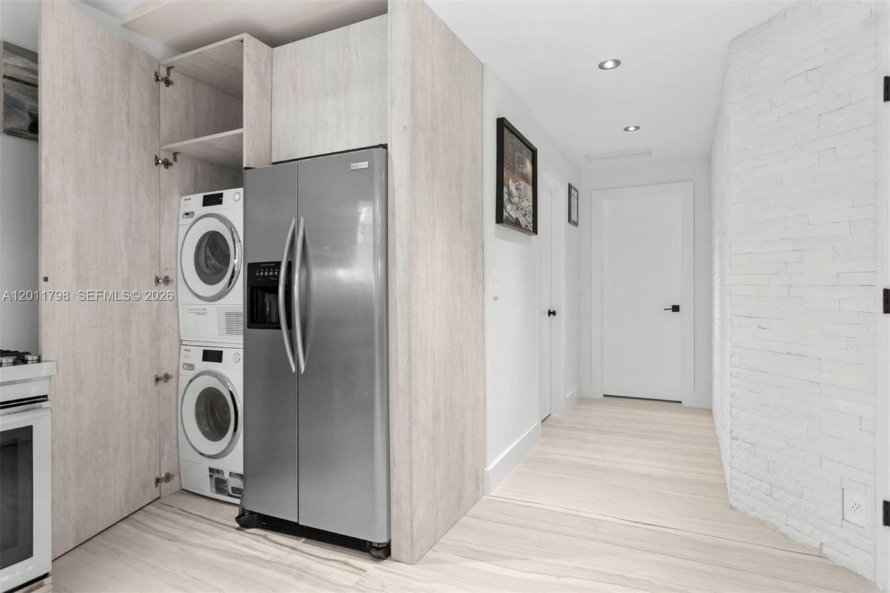 6921 Trouville Esplanade, Miami Beach, FL 33141 Photo