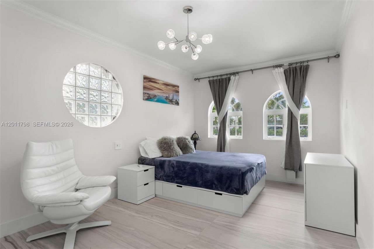 6921 Trouville Esplanade, Miami Beach, FL 33141 Photo
