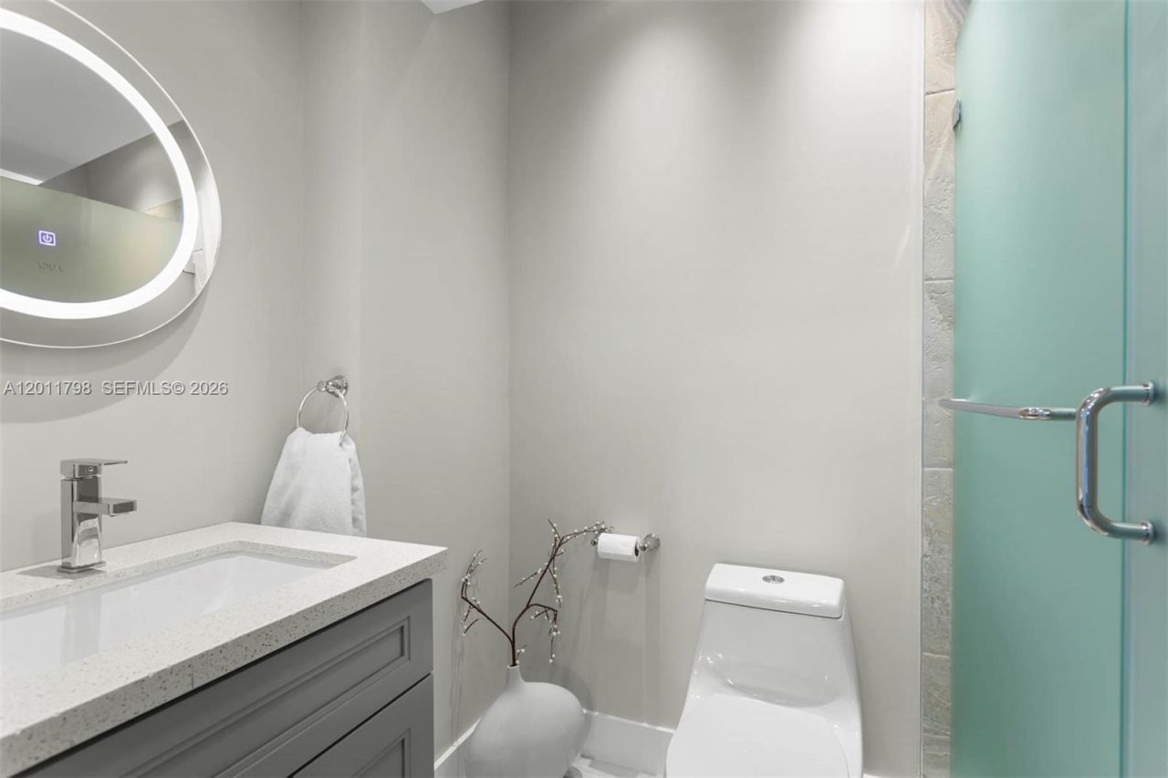 6921 Trouville Esplanade, Miami Beach, FL 33141 Photo