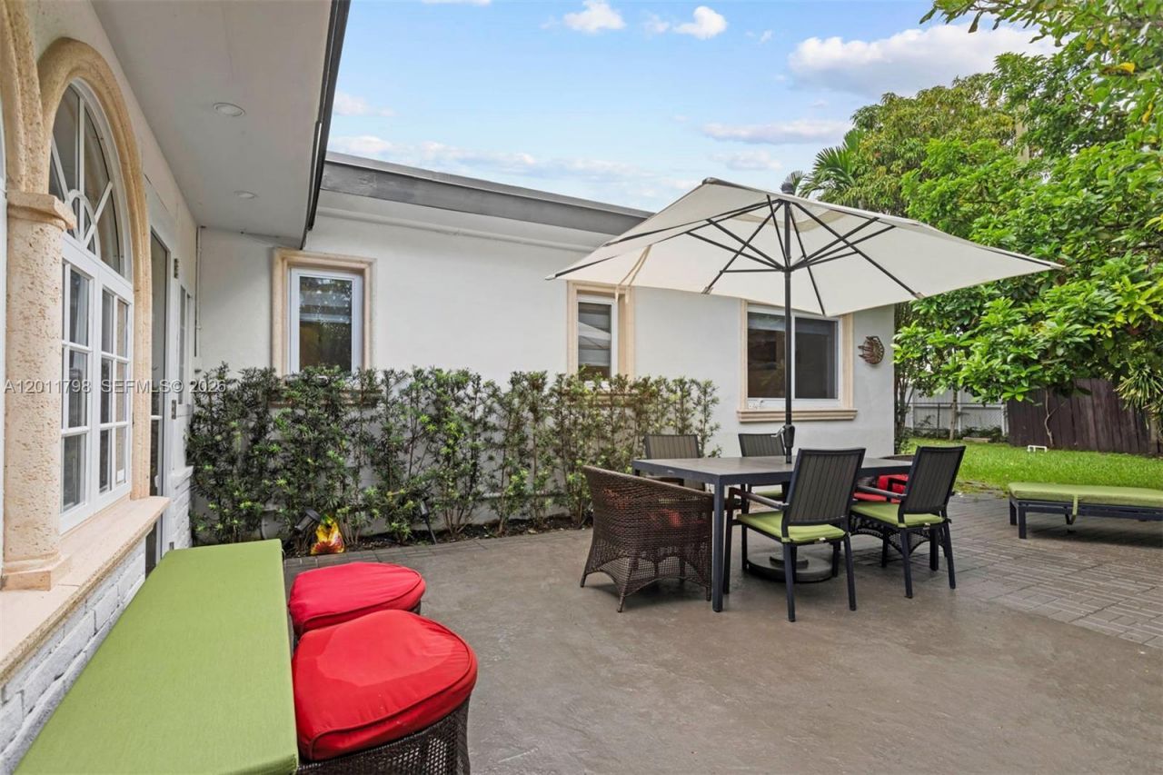 6921 Trouville Esplanade, Miami Beach, FL 33141 Photo