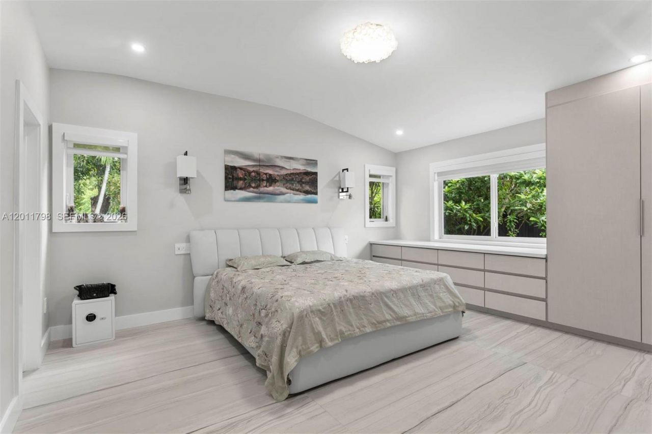 6921 Trouville Esplanade, Miami Beach, FL 33141 Photo