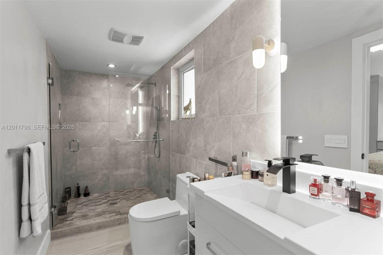 6921 Trouville Esplanade, Miami Beach, FL 33141 Photo