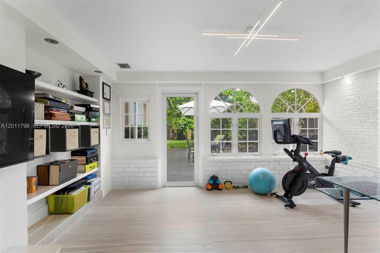 6921 Trouville Esplanade, Miami Beach, FL 33141 Photo