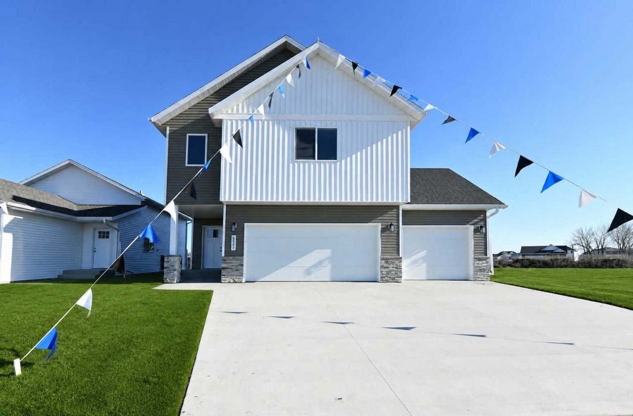 6805 Deer Creek Loop, Horace, ND 58047 Main Photo