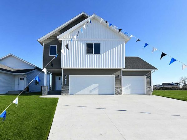 6805 Deer Creek Loop, Horace, ND 58047