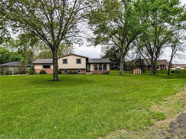 1101 Chaparrel Road SW, Hartville, OH 44632