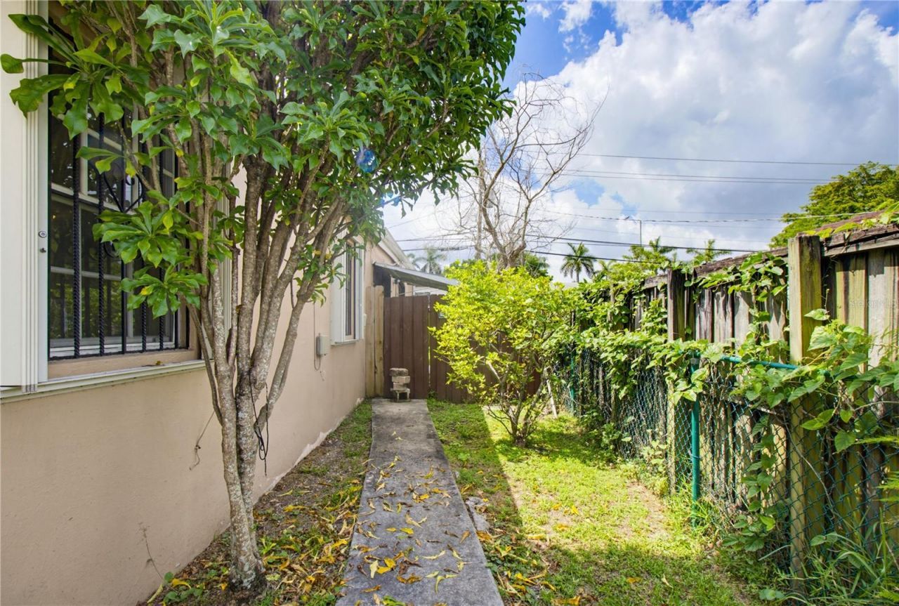 6342 SW 39th Terrace, Miami, FL 33155 Photo